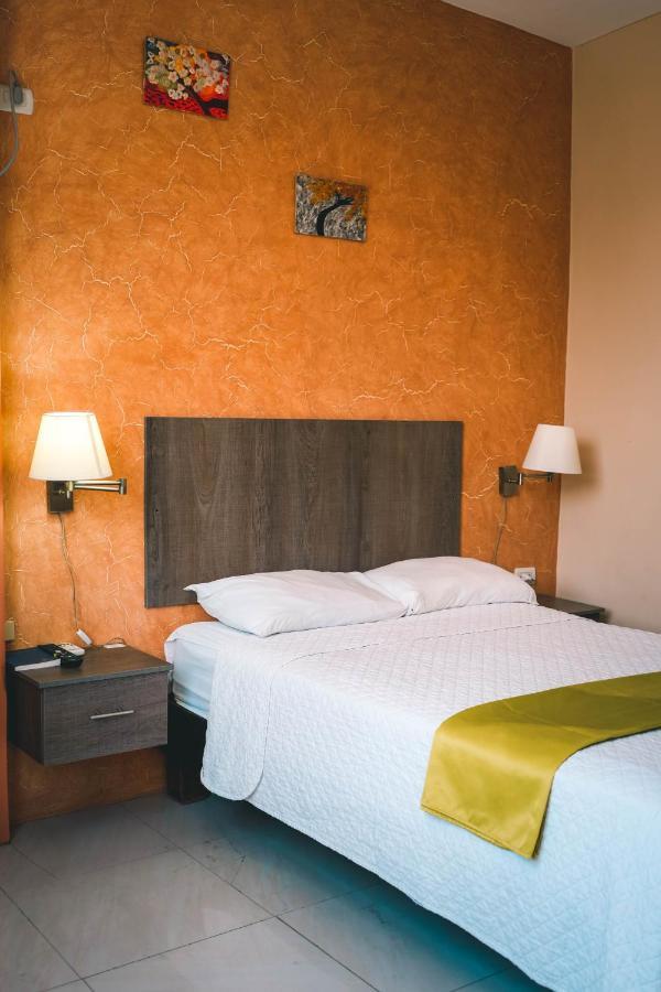 Hotel Manta Beach Madrigal Eksteriør billede