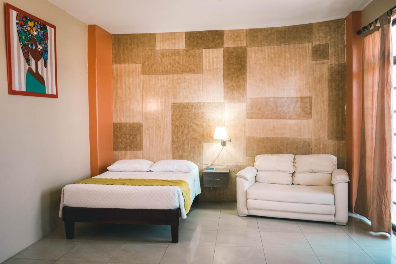 Hotel Manta Beach Madrigal Eksteriør billede