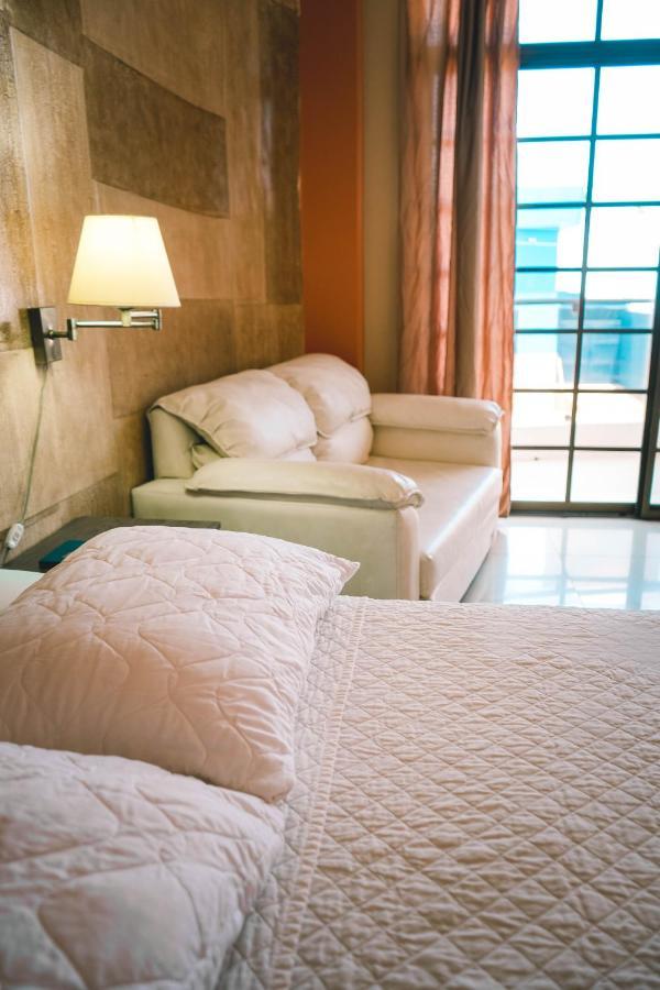 Hotel Manta Beach Madrigal Eksteriør billede