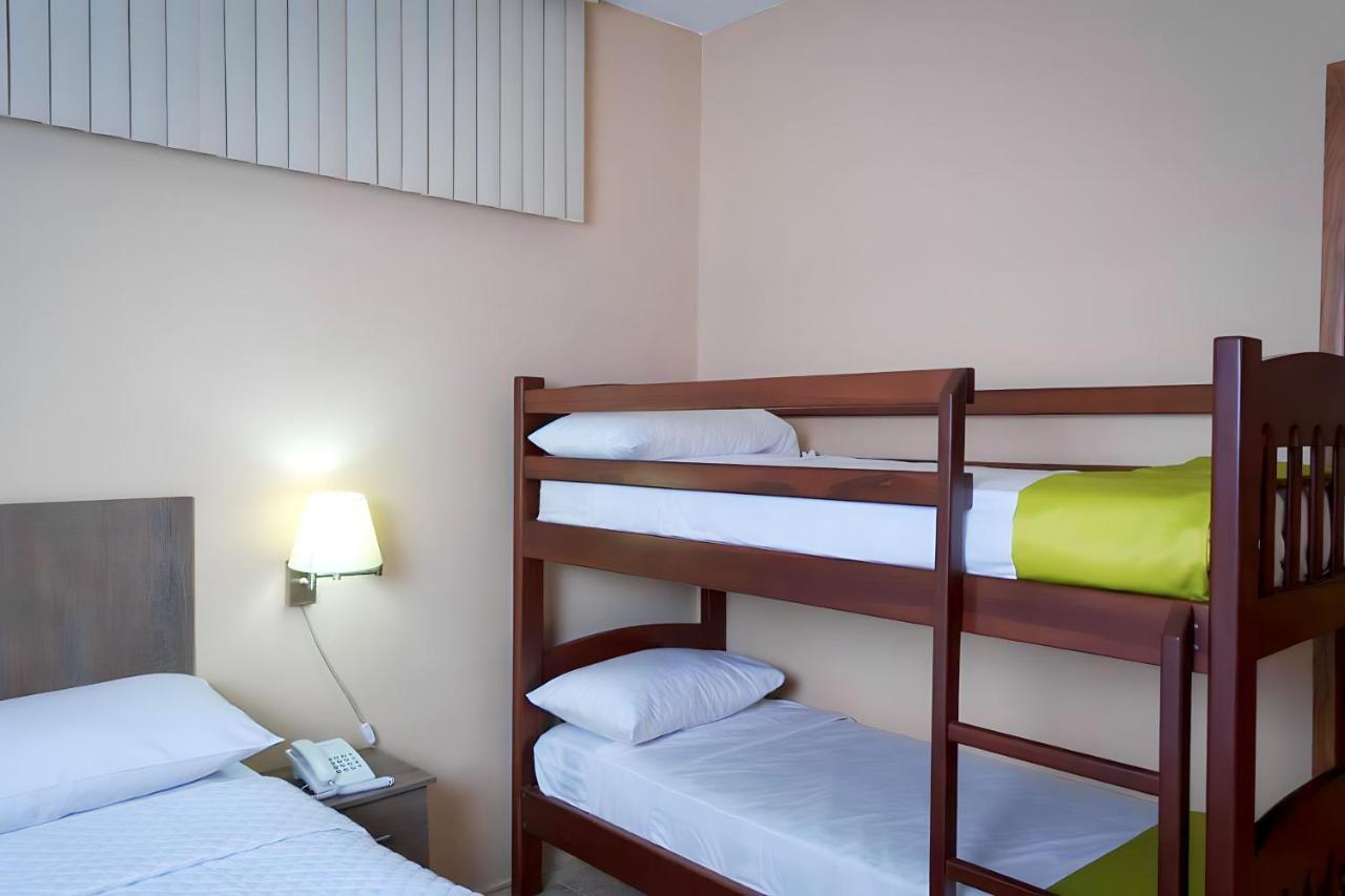 Hotel Manta Beach Madrigal Eksteriør billede