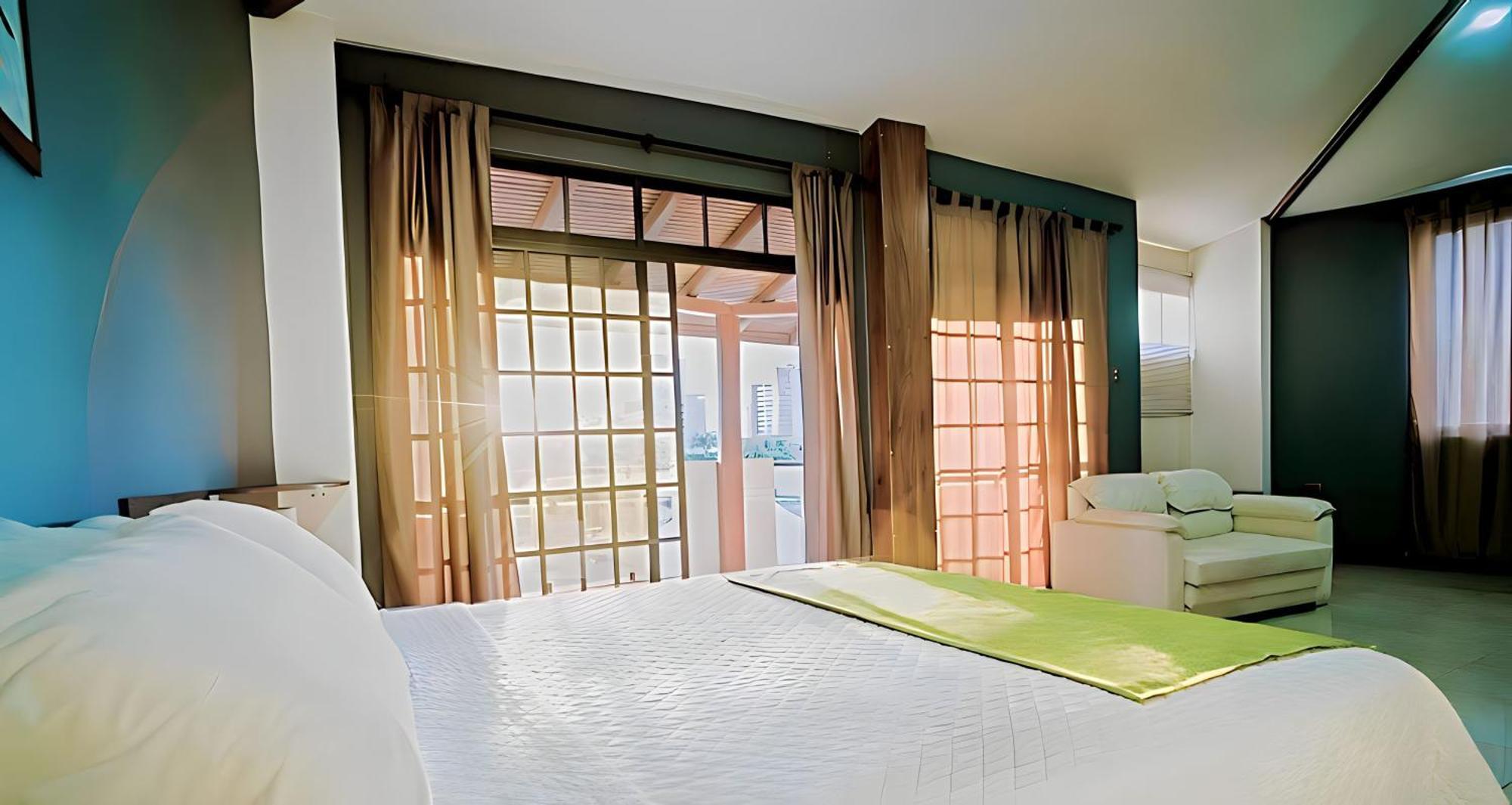 Hotel Manta Beach Madrigal Eksteriør billede
