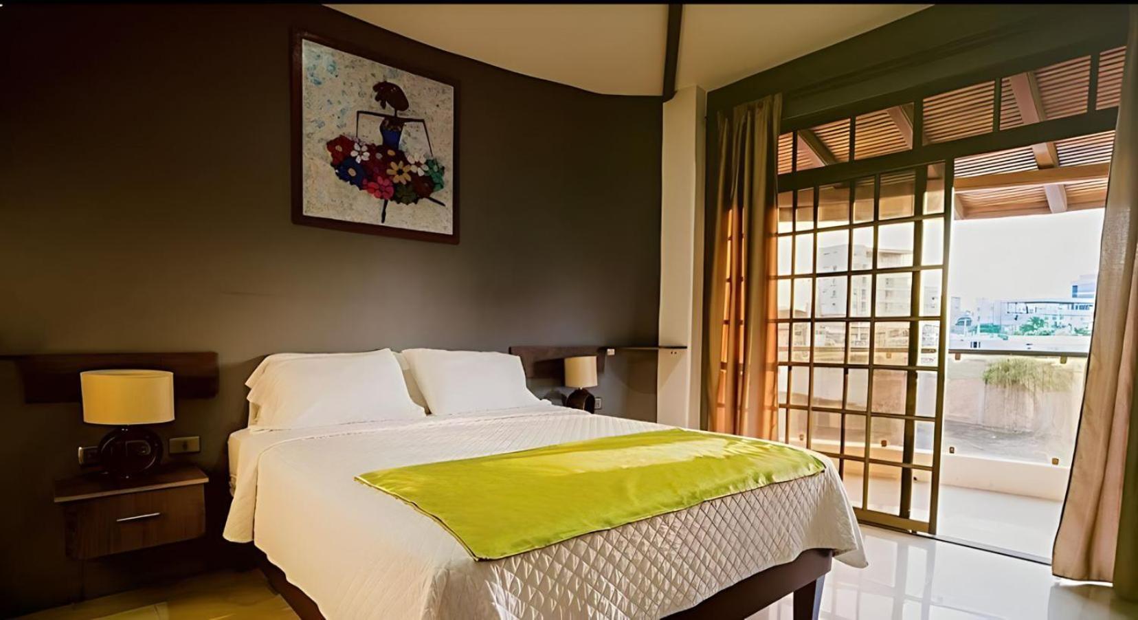 Hotel Manta Beach Madrigal Eksteriør billede