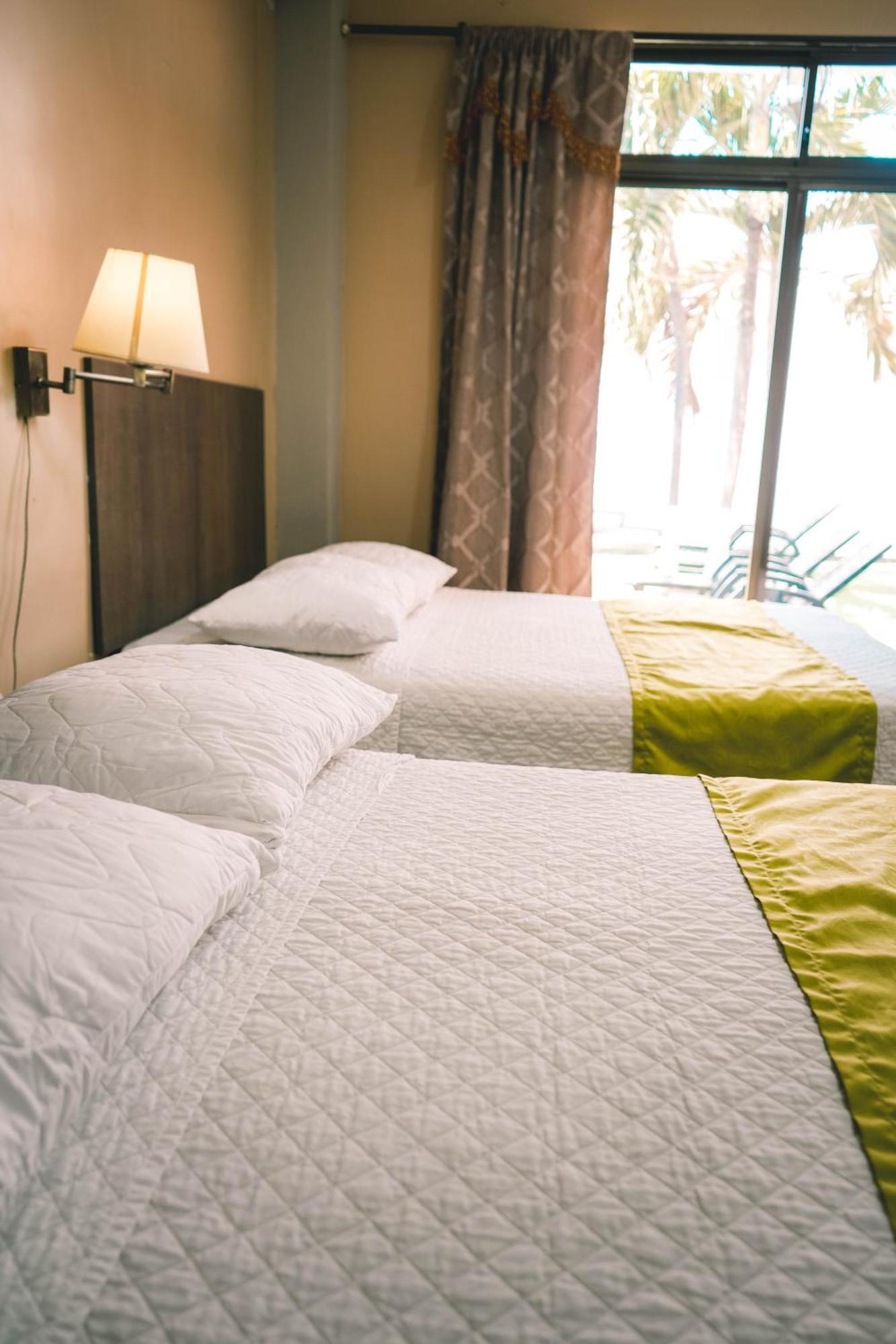 Hotel Manta Beach Madrigal Eksteriør billede