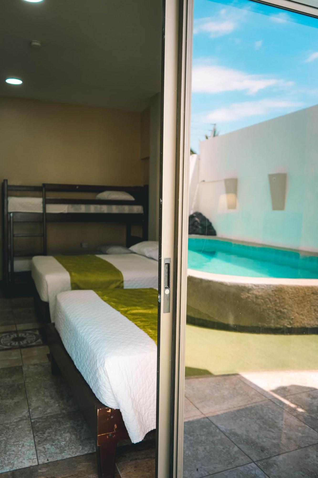 Hotel Manta Beach Madrigal Eksteriør billede