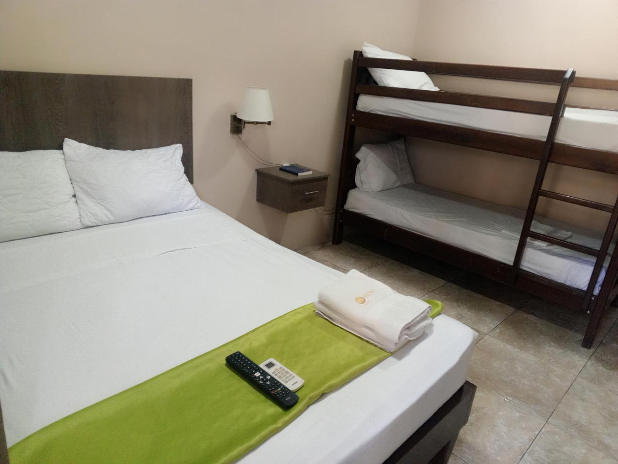 Hotel Manta Beach Madrigal Eksteriør billede